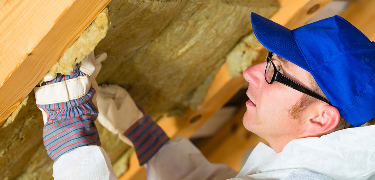 Worker setting thermal insulation